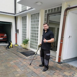 QM Hausmeisterservice & Gebäuderei.